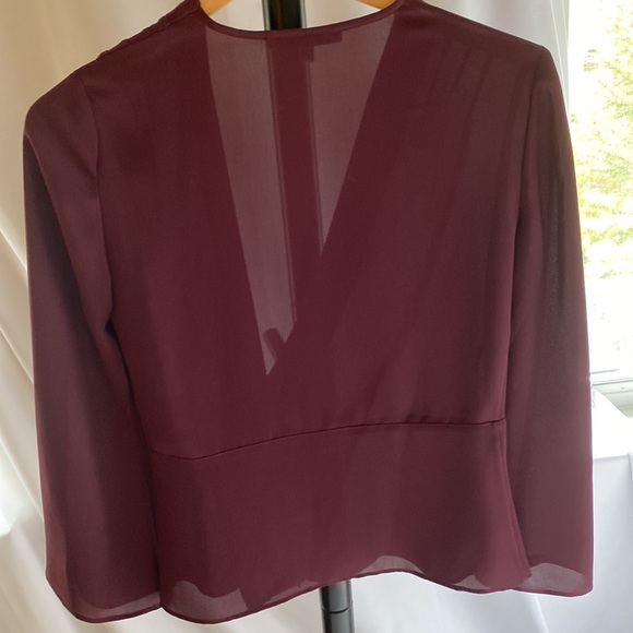 Elizabeth And James V-Neck Blouse, XS. - Picture 4 of 5